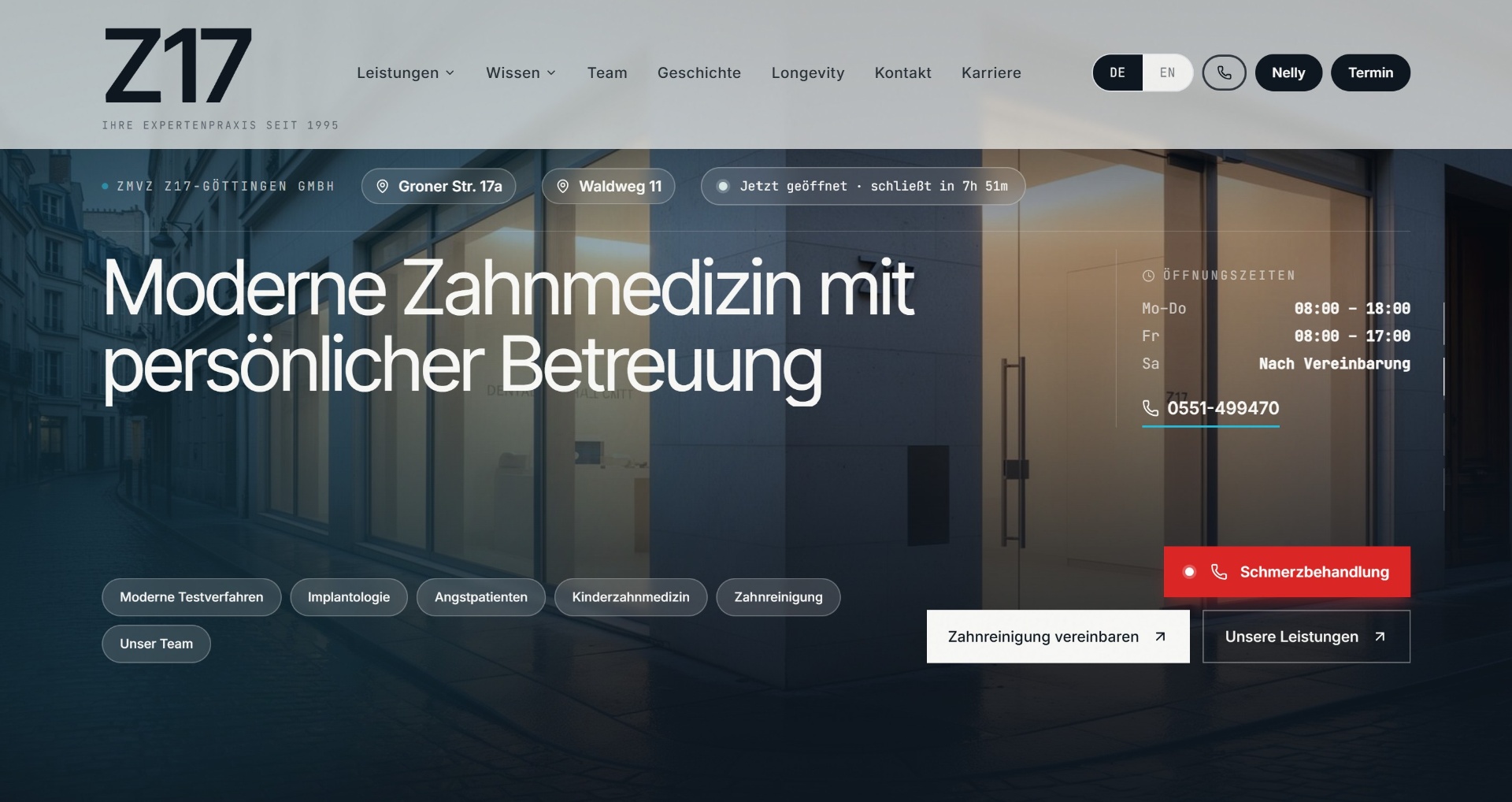 Z17 dental clinic homepage with modern hero and opening hours